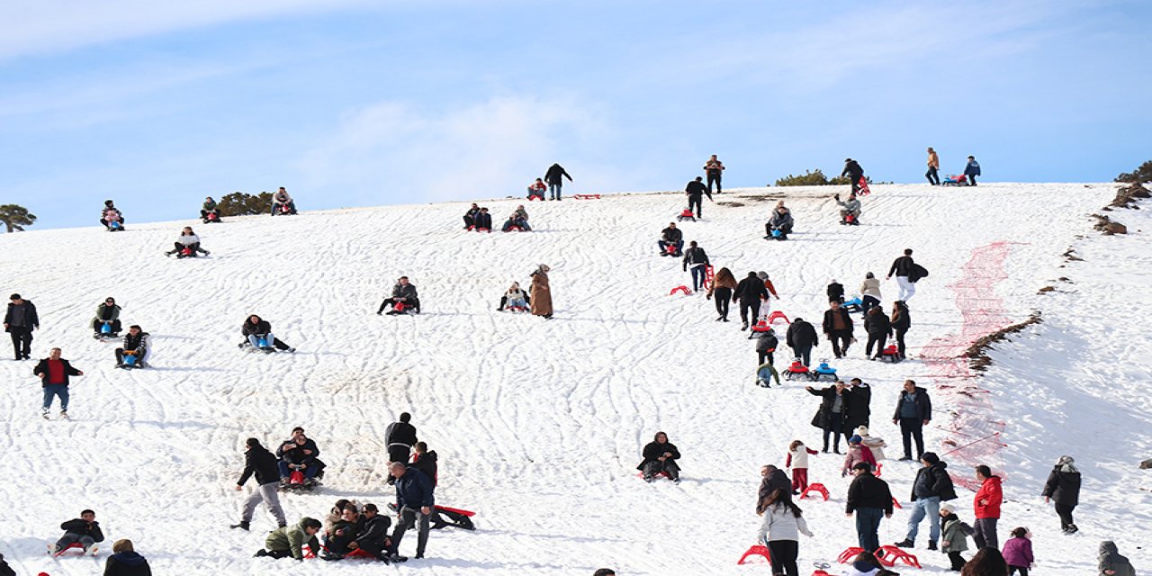 Beyaz Örtü İçinde Salda Gölü Manzaralı Kayak Keyfi