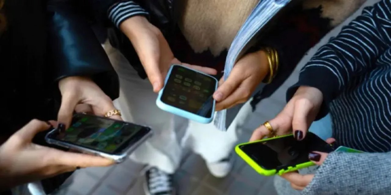 Rapor Kabul Edildi: 15 Yaş Altına Sosyal Medya Yasağı Yolda