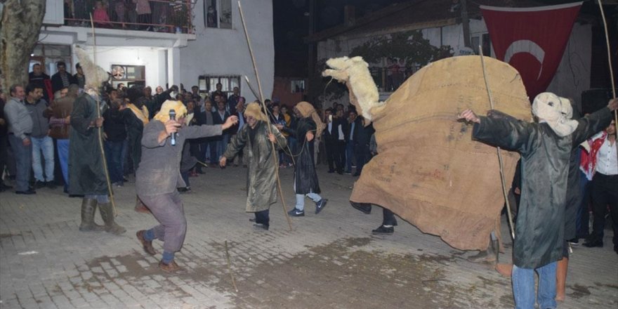 Deve Olup Gençleri Askere Uğurladılar