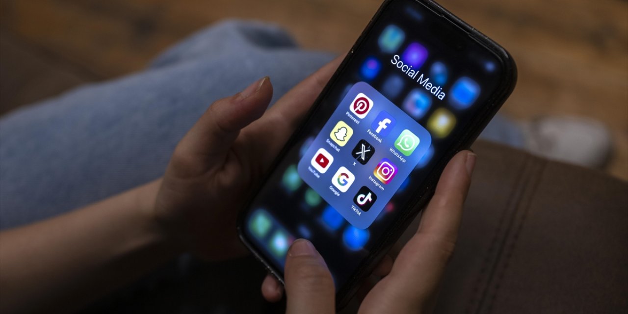 Yunanistan'da 15 Yaş Altındakilere Sosyal Medya Yasağı Hazırlıkları Son Aşamada