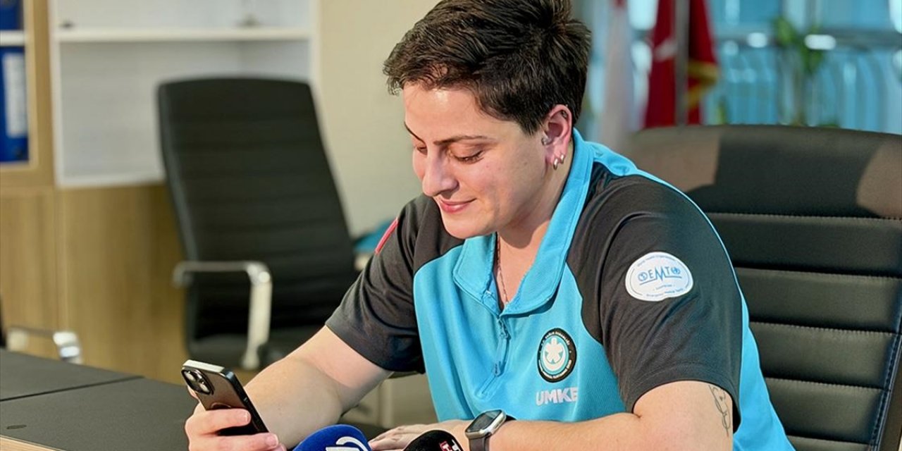 Umke Hemşiresi, Enkazdan 90 Saat Sonra Kurtardıkları Gülsüm İle Görüşmeyi Sürdürüyor