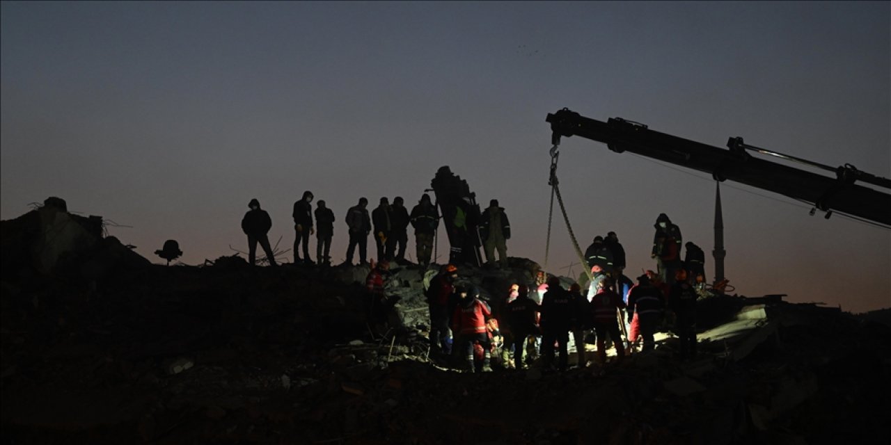 Bakanlar, 6 Şubat Depremlerinde Hayatını Kaybedenleri Andı