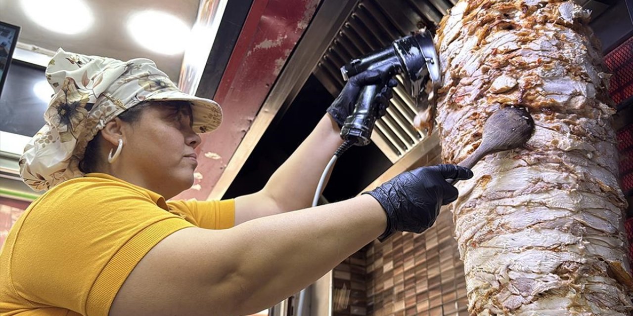 Hataylı Depremzede Kadın Aydın'da Döner Ustası Oldu
