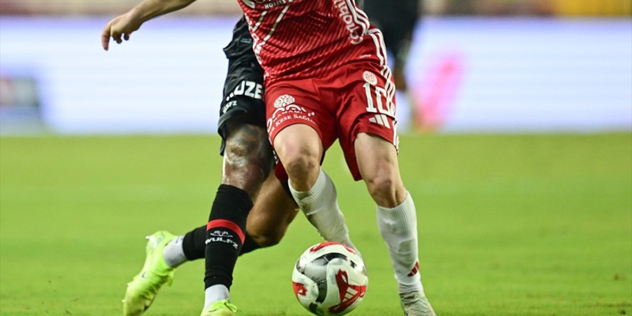 Fatih Karagümrük, Süper Lig'de Yarın Antalyaspor'u Ağırlayacak