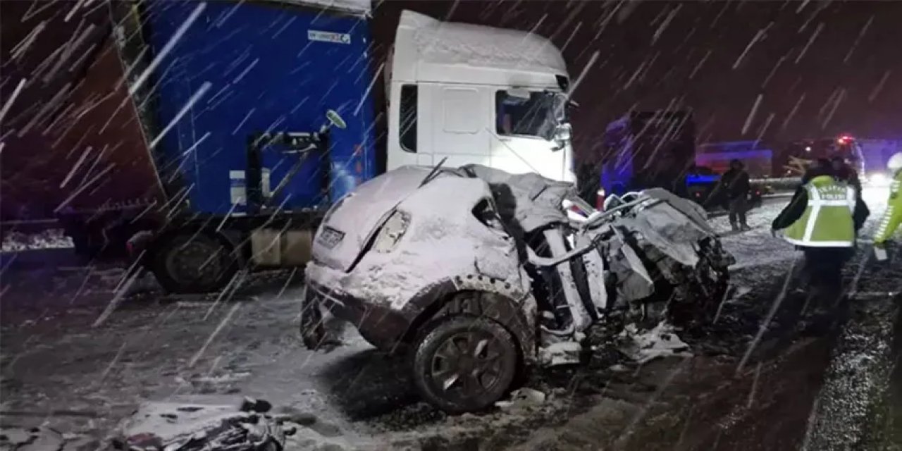 Erzurum’da Cip İle TIR Kafa Kafaya Çarpıştı: 4 Ölü