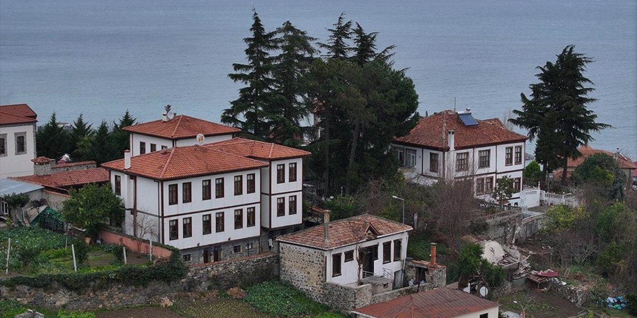 Trabzon'daki Orta Mahalle Ziyaretçilerini Tarihi Güzellikleri Keşfe Çıkarıyor