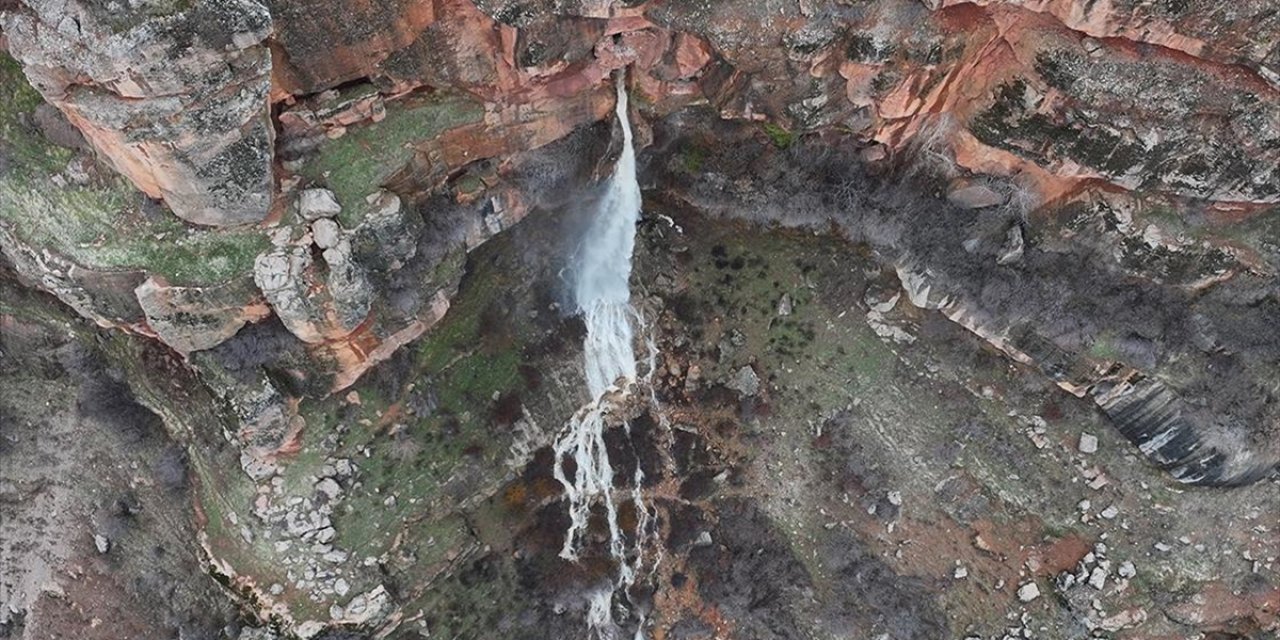 Eski Darphaneden Çağlayan Zebil Şelalesi Yılın Sadece 2 Ayı Akıyor