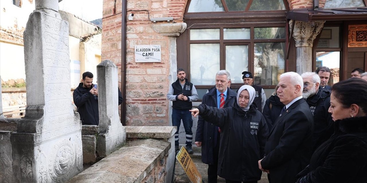 Osmanlı'nın İlk Eserlerinden Alaeddin Bey Cami'nin Haziresindeki Mezar Taşları Restore Ediliyor