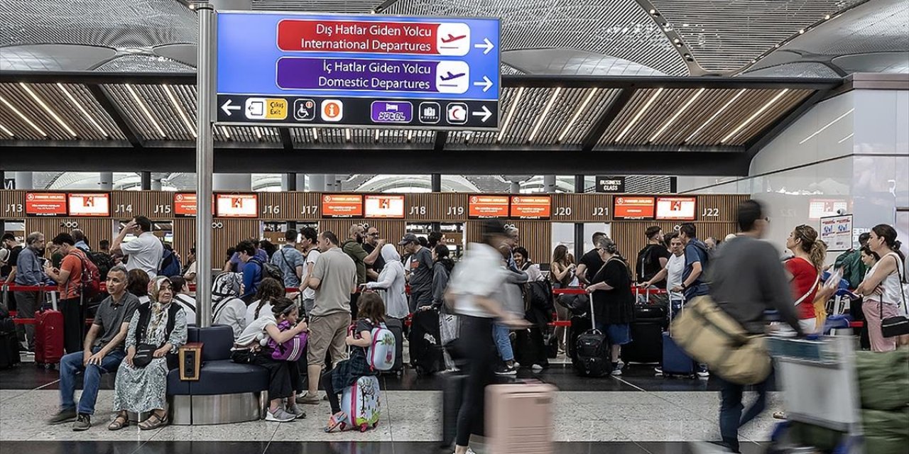 Türkiye'de Geçen Ay Hava Yollarında 17,8 Milyon Kişiye Hizmet Verildi