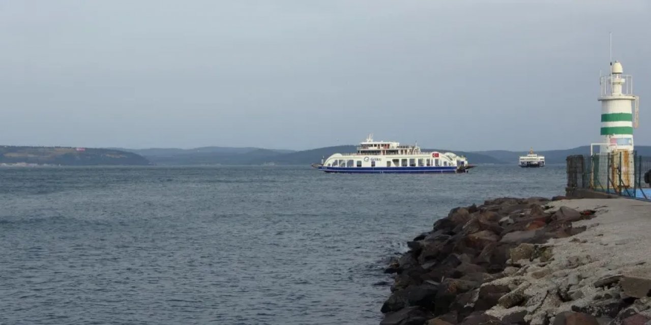 Bozcaada ve Gökçeada'ya Feribot Seferlerine Fırtına Engeli