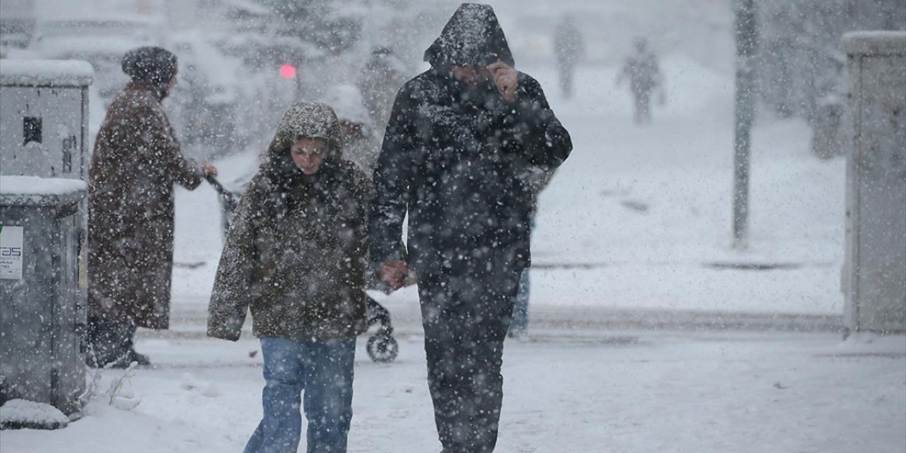 Yurdun Doğusundaki Bazı İller İçin Kuvvetli Kar, Batı Akdeniz İçin Fırtına Uyarısı