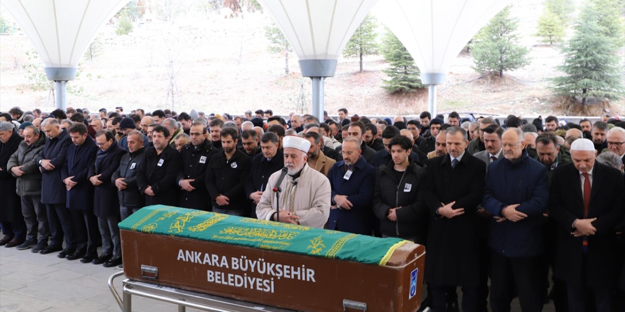 Usta Yazar Bülent Akyürek, Son Yolculuğuna Uğurlandı