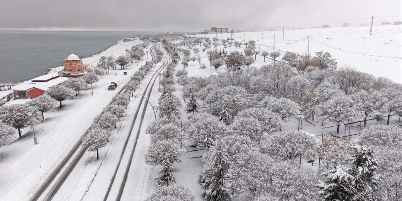 Bazı İllerde Kar Yağışı Etkili Oluyor
