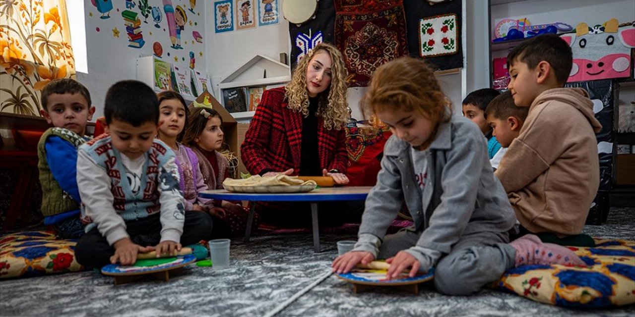 Ana Sınıfı Öğretmeninden Minik Öğrencilerine Maketlerle Uygulamalı Eğitim