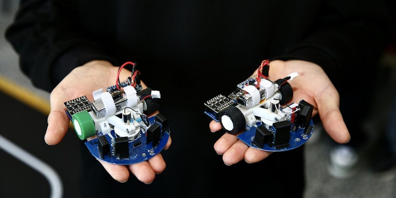 Robot ve İnsansız Hava Aracı Geliştirirken Sebze ve Meyve de Yetiştiriyorlar