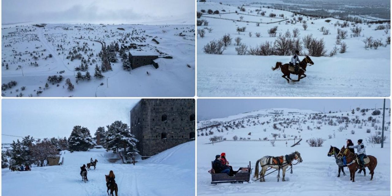 Karla Kaplı Aziziye Tabyaları'nda Bindikleri Atları Dörtnala Koşturup Keyifli Vakit Geçiriyorlar