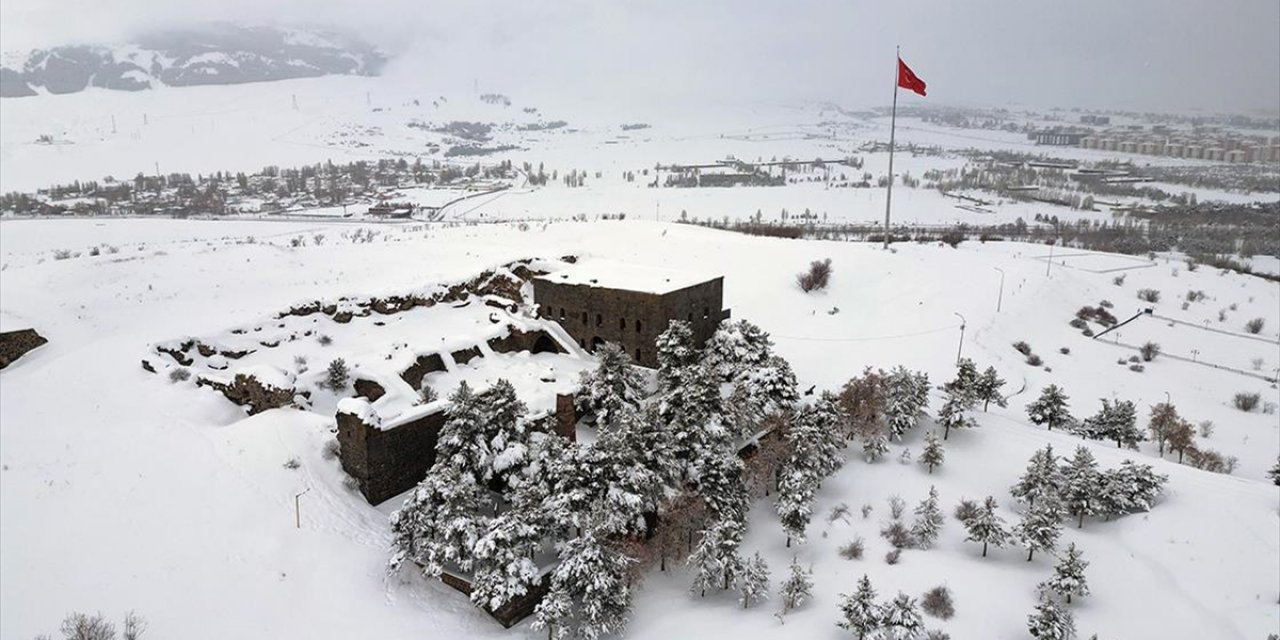 Erzurum'daki "Ecdat Yadigarı" Aziziye Tabyaları Karla Kaplandı