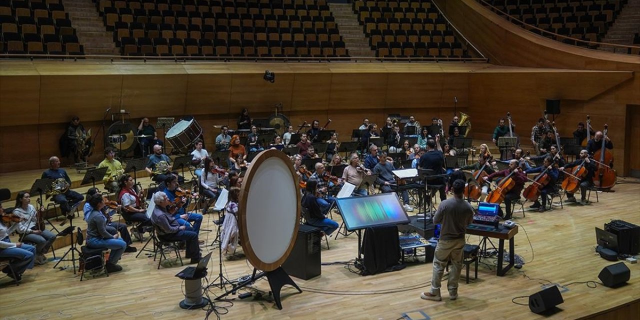 Cso Evrenin Varoluşunu Müzikle Anlatan "Kozmik Senfoni"nin Türkiye Prömiyerine Hazırlanıyor