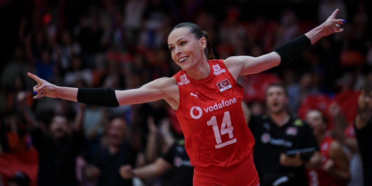 Fenerbahçe, Kadın Voleybol Takımı Kaptanı Eda Erdem'in Sözleşmesini Uzatıyor