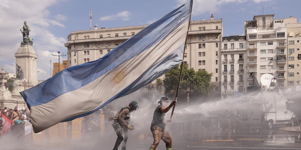 Arjantin'de Çalışma Reformu Karşıtı Protestolarda Çok Sayıda Kişi Gözaltına Alındı