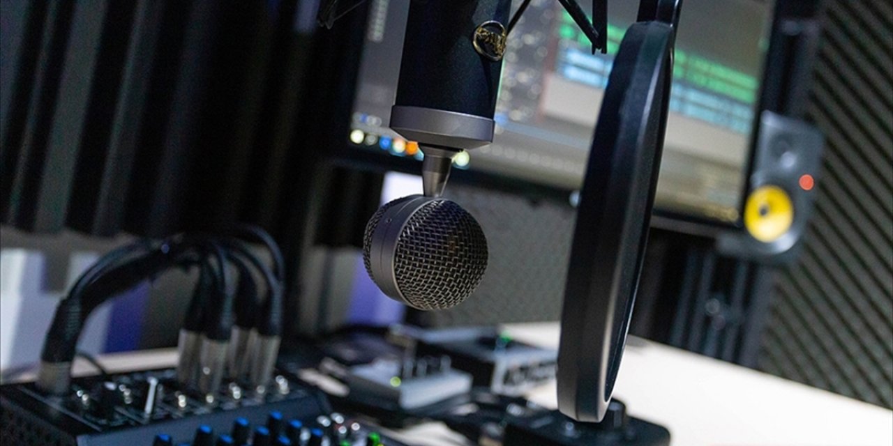 Yeni Medya Biçimleri Ortaya Çıksa da Radyo, Geniş Dinleyici Kitlelerine Ulaşıyor