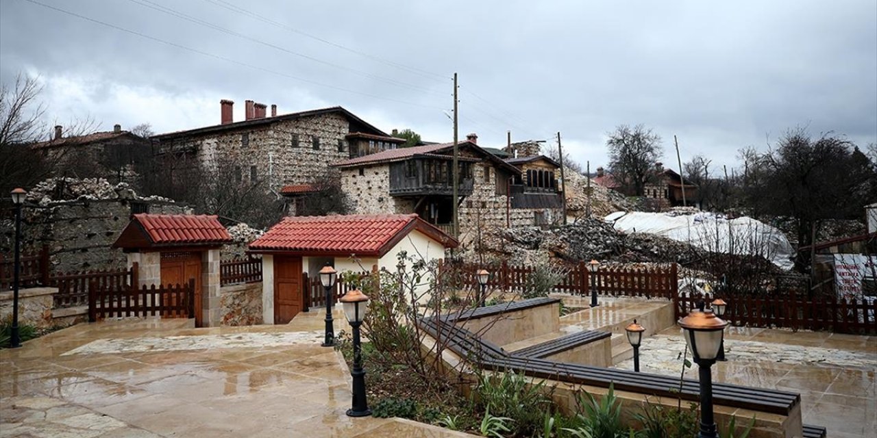 Yaz Aylarında Binlerce Kişiyi Ağırlayan Tarihi Mahalle Kışın 3 Haneye Emanet