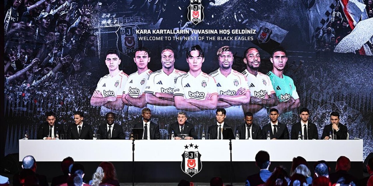 Beşiktaş, Yeni Transferleri İçin İmza Töreni Düzenledi