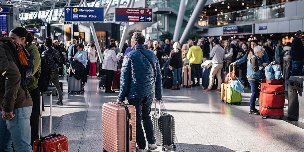 Lufthansa, Pilotlar ve Kabin Ekibinin Grevi Nedeniyle 800 Uçuşu İptal Etti, 100 Bin Yolcu Mağdur Oldu