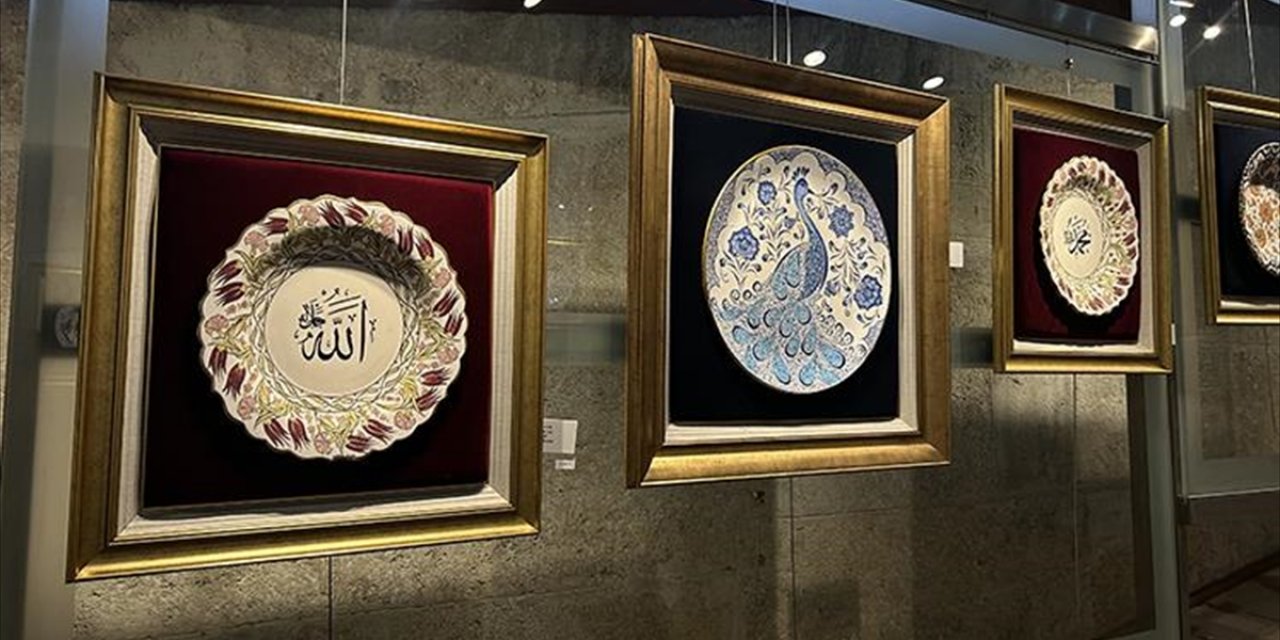 Songül Acer'in "Aynı Sırda Buluşanlar" Sergisi, Yeni Camii Hünkar Kasrı'nda Açıldı