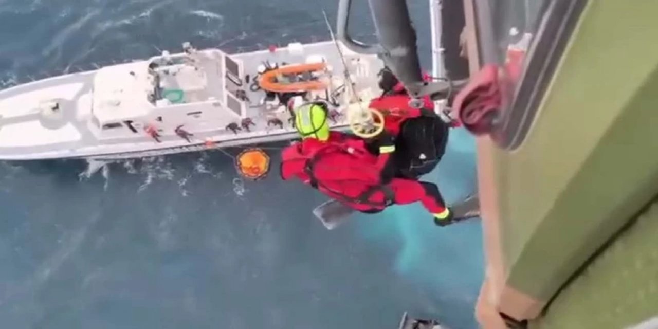 Milli Savunma Bakanlığı: "İzmir Açıklarında 2 Kazazede Sağ Kurtarıldı"