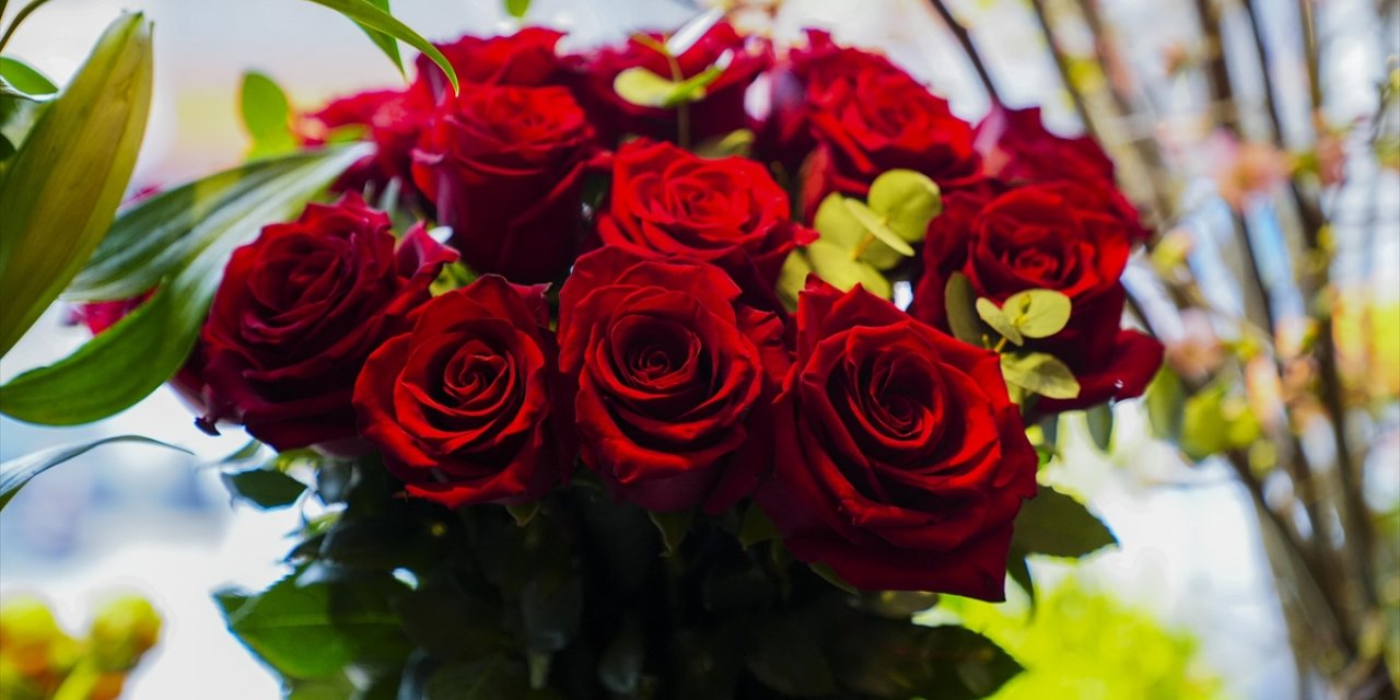 Sevgililer Günü'nde Hediyeler Stk'ler Aracılığıyla İyiliğe Dönüşüyor