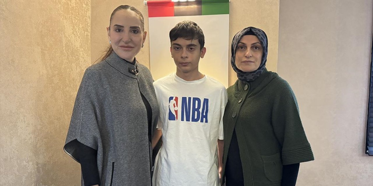 Kanseri Yenen Öğrenci Tedavisini Destekleyen Dernekte Gönüllü Çalışıyor