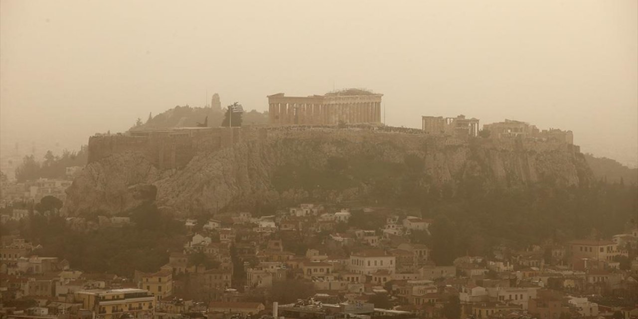 Afrika Tozu, Atina'da Gökyüzünü Sarıya Boyadı
