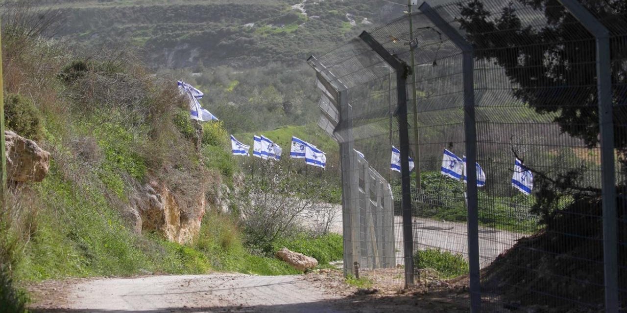 Filistin Topraklarını Gasbeden İsrailliler, Batı Şeria'daki Arkeolojik Alana İsrail Bayrakları Astı