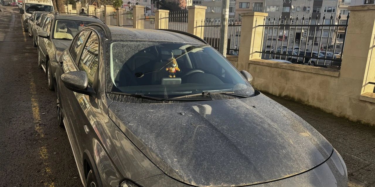 Tekirdağ'da Yağmurla Birlikte Çamur Yağdı