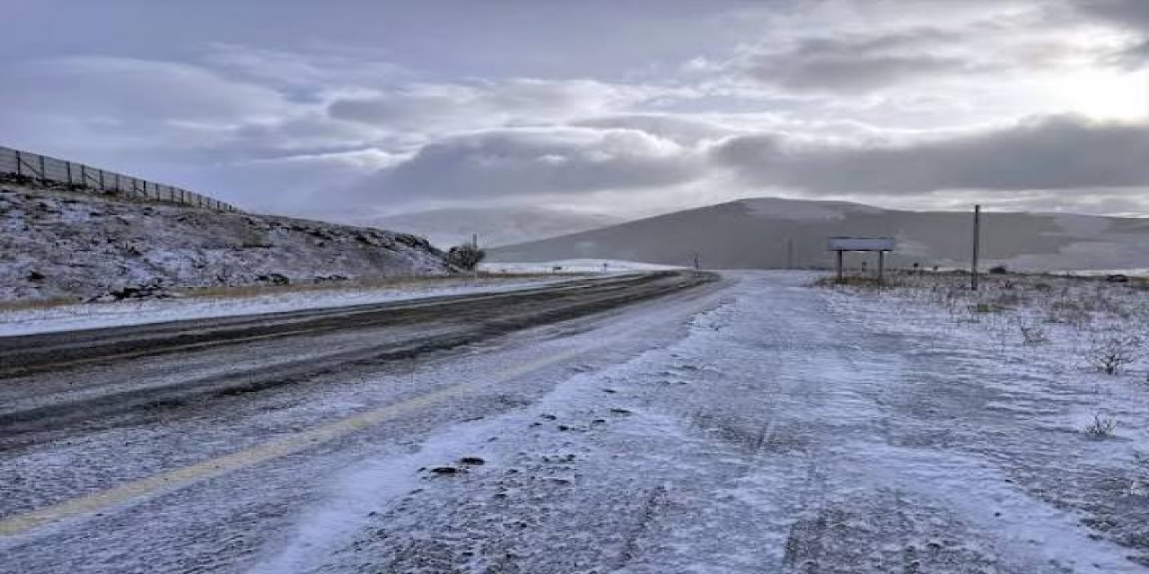 Erzurum, Ardahan Ve Tunceli'nin Yüksek Kesimleri Karla Kaplandı