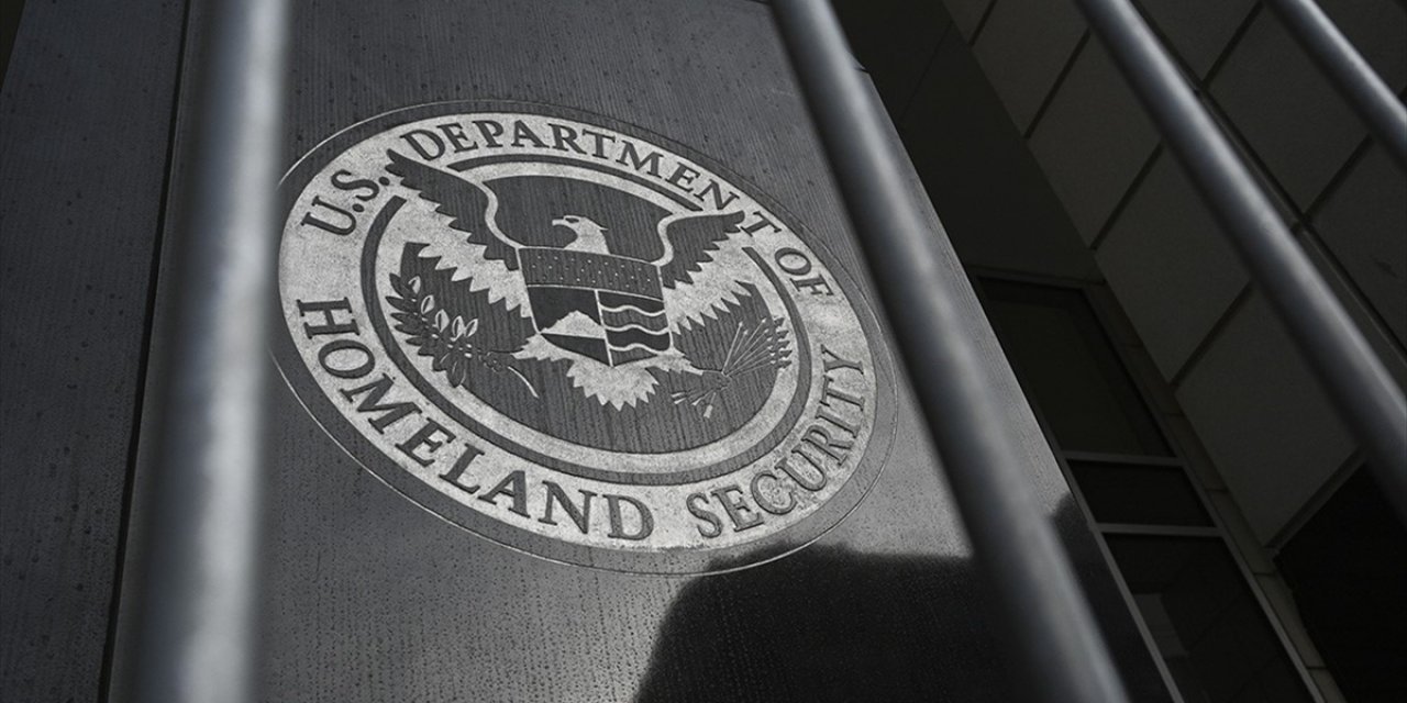 ABD İç Güvenlik Bakanlığı, Sosyal Medyada Göçmenlik Dairesini Eleştirenlerin Bilgilerini İstedi