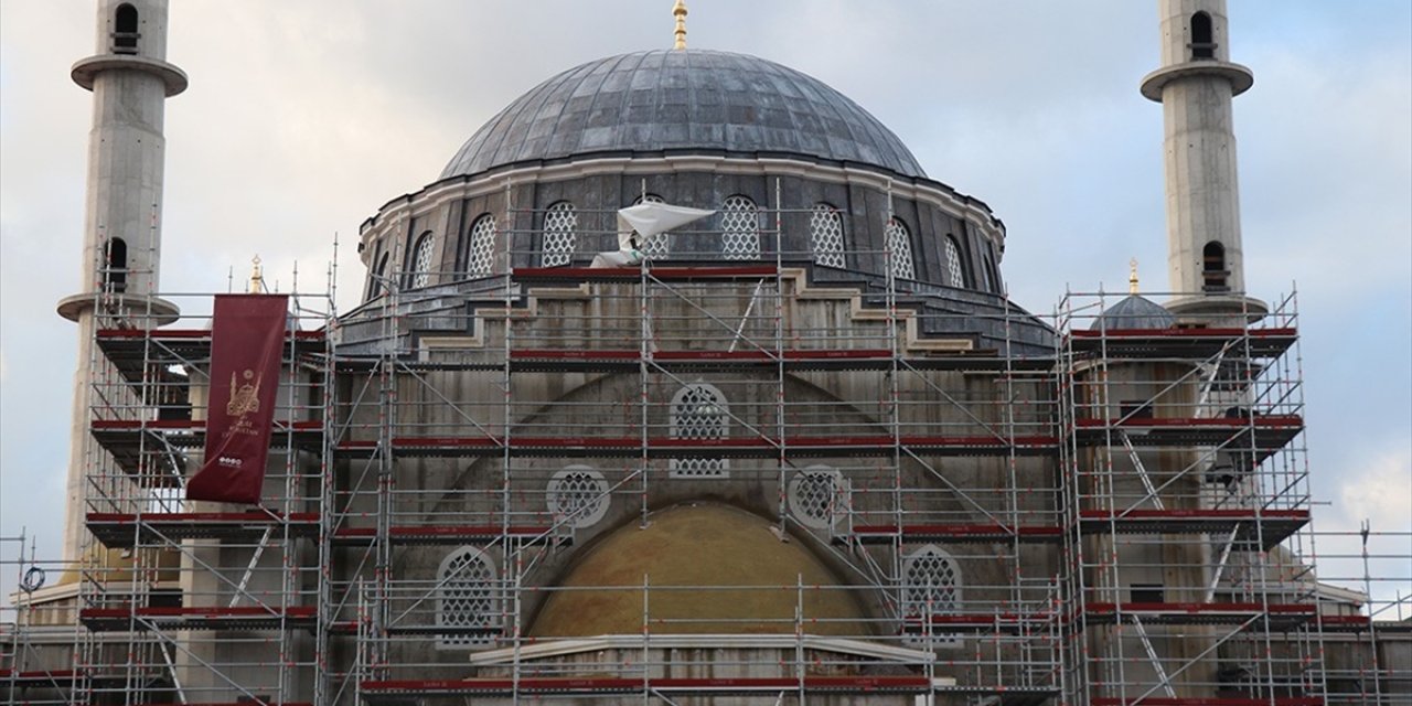 Fransa'da Eyüp Sultan Camisi'ne Gelen Tehdit Telefonlarıyla İlgili Soruşturma Açıldı