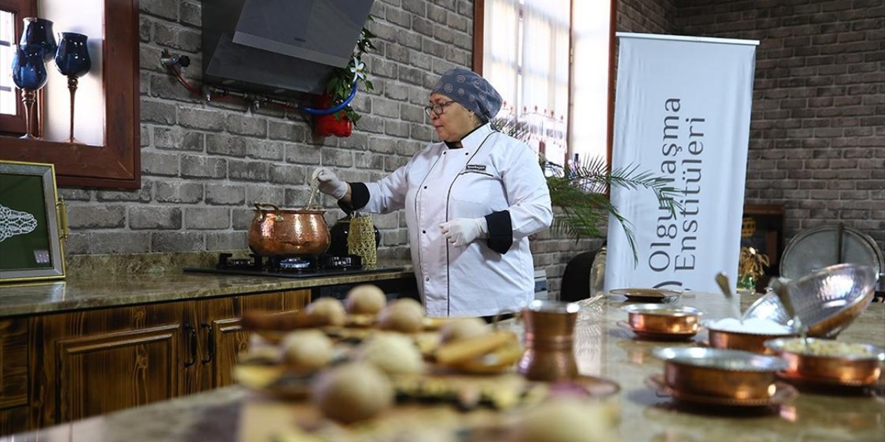 Lohusa Şerbeti "Kaynar" Geleneği Adana'daki Usta Öğreticiler Tarafından Yaşatılıyor