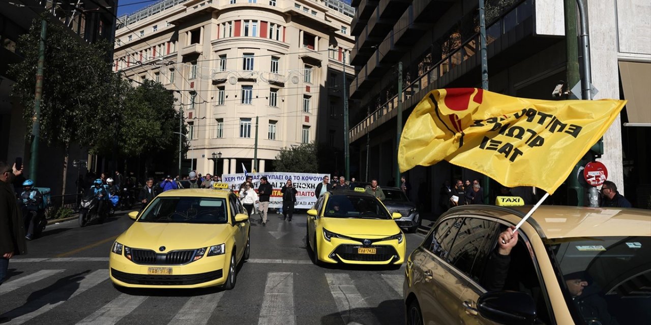 Atina'da Taksiciler 3 Günlük Greve Gitti