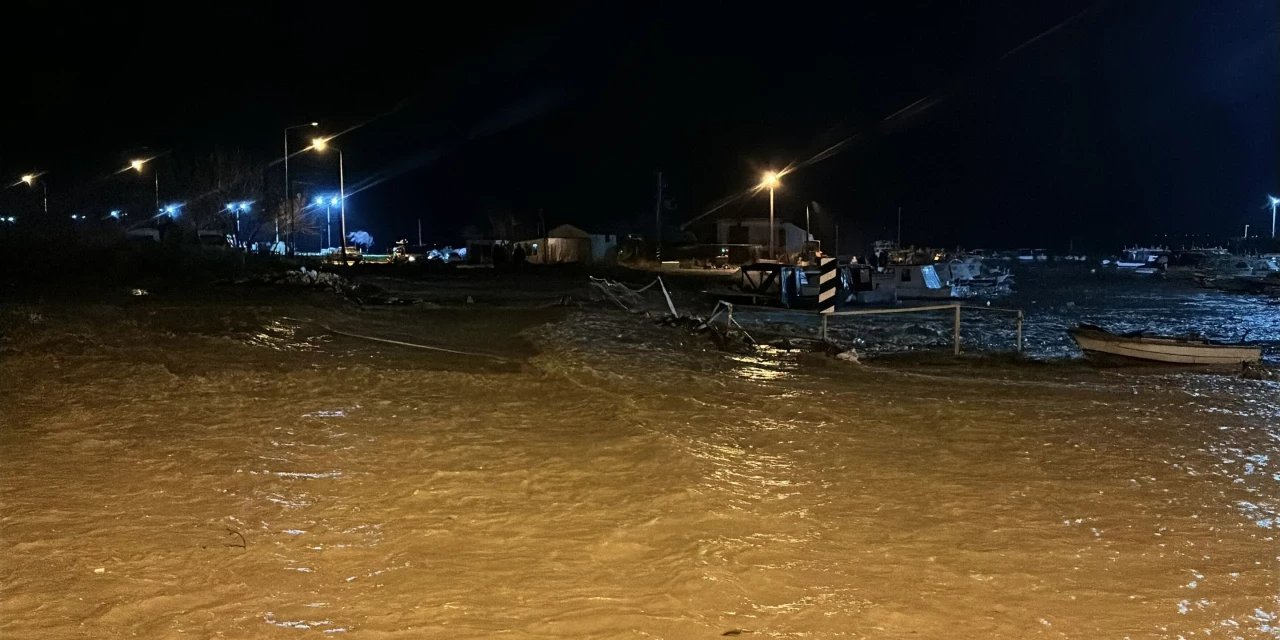 Çanakkale’de Sağanak: Kepez Çayı ve Sarıçay Taştı