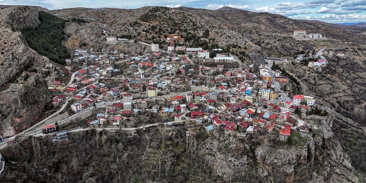 Torosların 7 Bin Nüfuslu İlçesinde Yaşlıların Sofrasını Belediye Ekipleri Kuruyor
