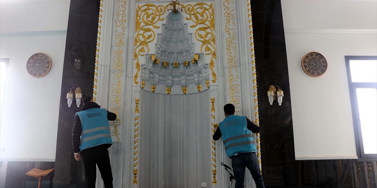 Elazığ'da Yükümlüler Camileri Temizleyerek Ramazana Hazırlıyor