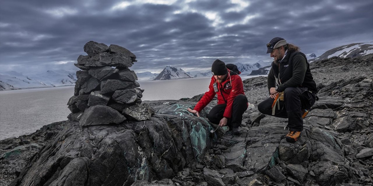 Türk ve Bulgar Jeologlar Antarktika'nın Milyonlarca Yıllık Jeolojik Geçmişini Araştırıyor