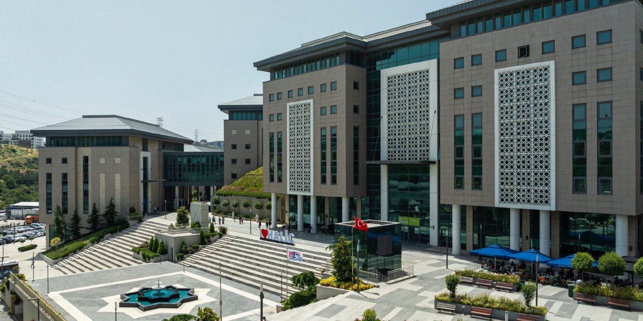 Yazar Taha Kılınç Haliç Üniversitesi'nde Öğrencilerle Buluştu