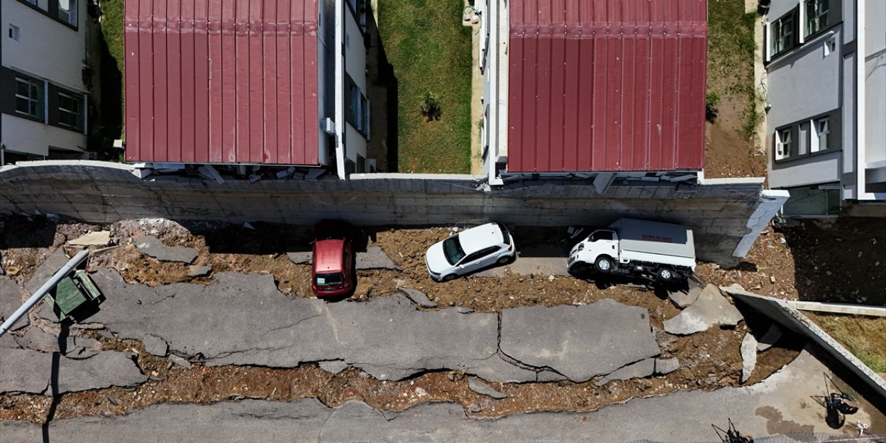 İzmir'de Çöken İstinat Duvarıyla İlgili "Acilen Yeniden Yapılmalı" Raporu Hazırlanmış
