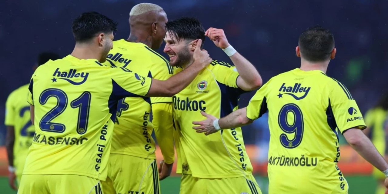 Fenerbahçe'nin Nottingham Forets Maçı İlk 11'i Belli Oldu! Domenico Tedesco'nun Kafasında Tek Bir Soru İşareti Var