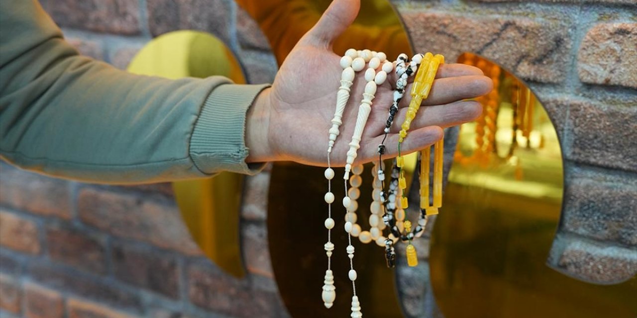 Merakla Başladığı Tespih Yapımını Atölyesinde Sürdürüyor