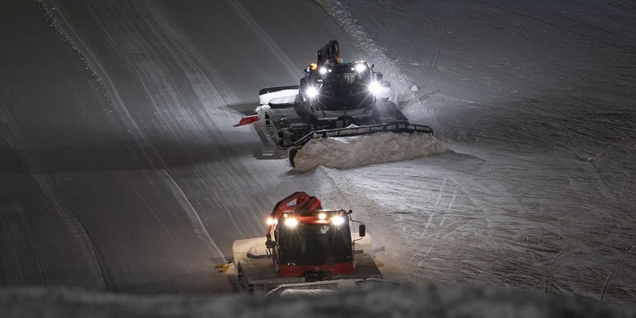 Pistler Gece Boyu Süren Çalışmalarla Kayakseverler İçin Hazırlanıyor