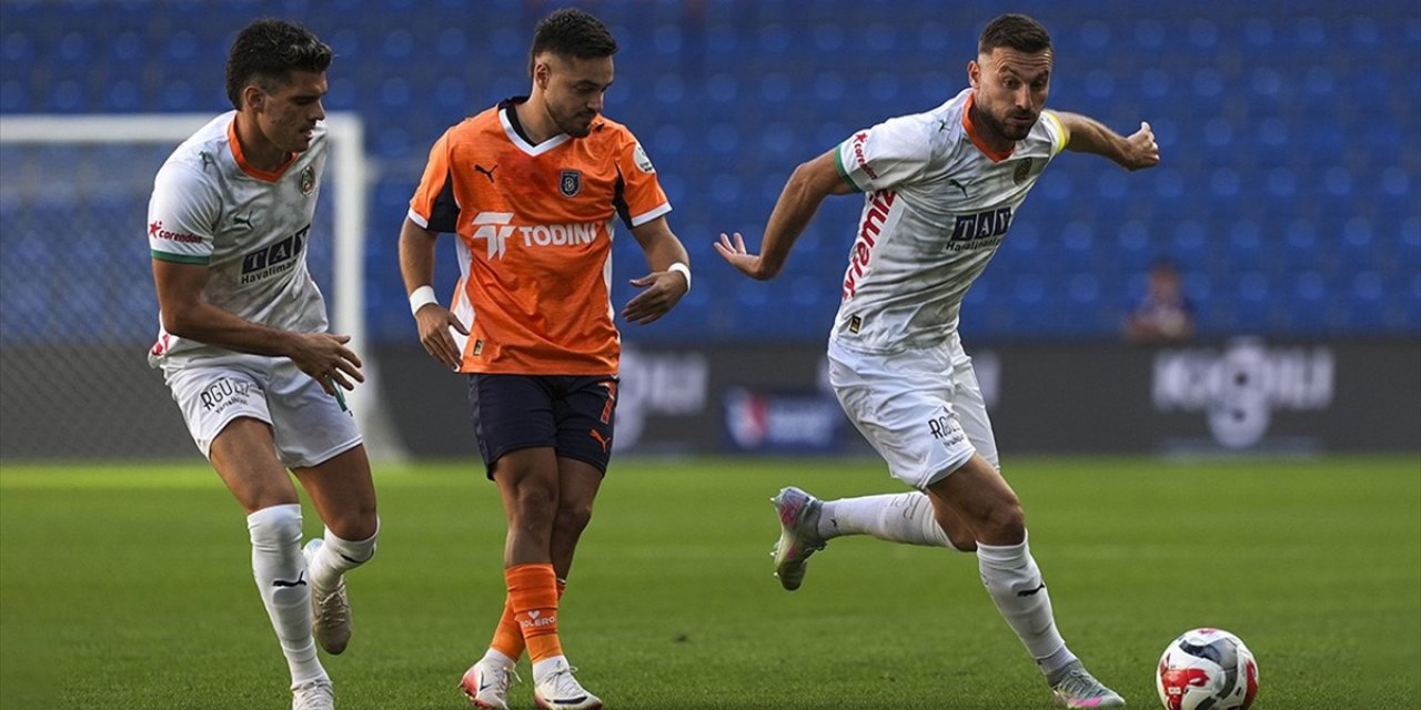 Başakşehir, Süper Lig'de Yarın Alanyaspor'a Konuk Olacak
